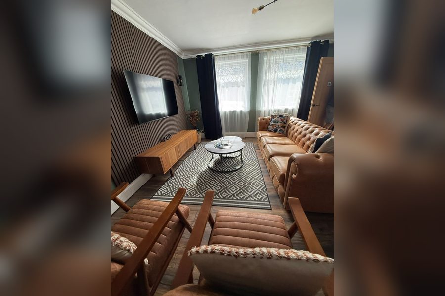 Guest-ready living room